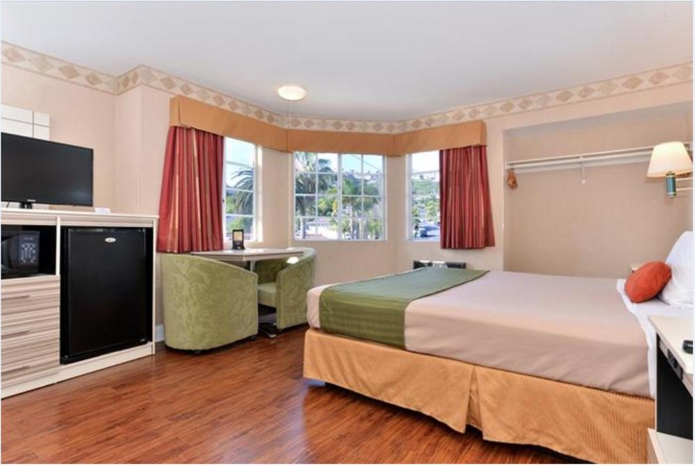Queen Room - Disability Access interior